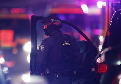 Atirador de ataque em praia de Sydney é indiciado por 59 crimes