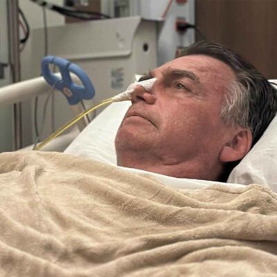 Bolsonaro fará endoscopia para investigar refluxo e segue internado em Brasília