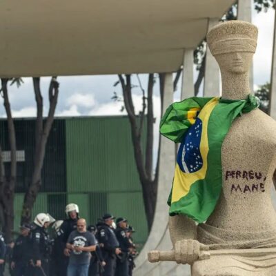 CCJ do Senado aprova PL que reduz penas de Bolsonaro e outros condenados