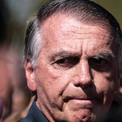 Carlos Bolsonaro relata pressão alta e nova intervenção médica para Jair Bolsonaro