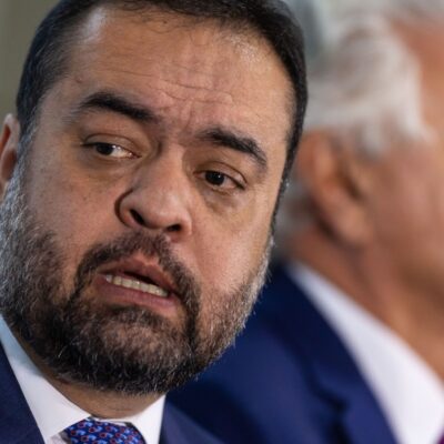 Castro mantém silêncio 24h após prisão de Bacellar na Alerj