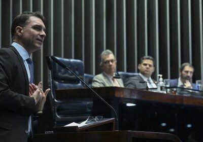 Centrão se contraria com pré-candidatura de Flávio Bolsonaro e planeja chapa própria em 2026