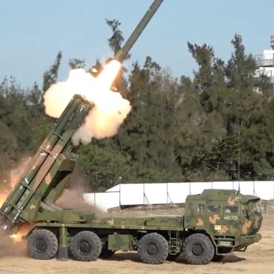 China realiza exercícios militares com foguetes ao redor de Taiwan