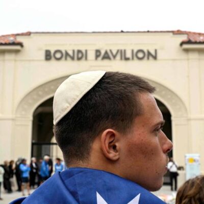 Comunidade judaica homenageia vítimas de ataque terrorista em Sydney