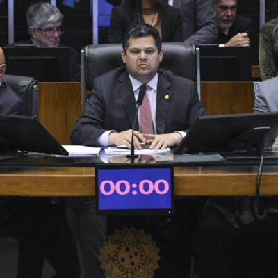 Congresso aprova LDO 2026 com metas fiscais ajustadas e benefícios aos Correios