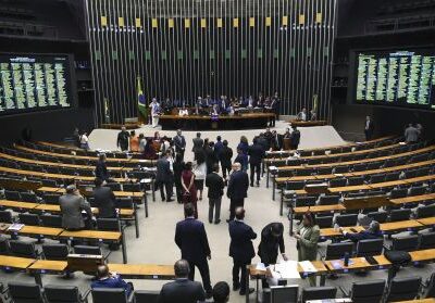 Câmara adia análise do PL Antifacção e da PEC da Segurança para 2026