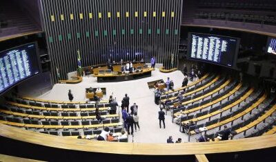 Câmara aprova projeto que limita decisões isoladas de ministros do STF