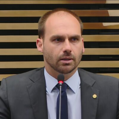 Câmara dos Deputados cassa mandatos de Eduardo Bolsonaro e Alexandre Ramagem