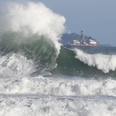 Defesa Civil alerta para ressaca no litoral do Rio de Janeiro no Réveillon