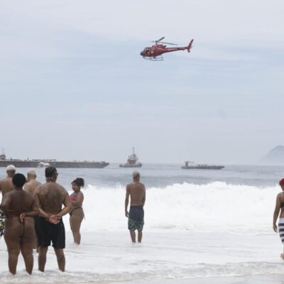 Defesa Civil do RJ emite alerta de ressaca com buscas por adolescente em Copacabana