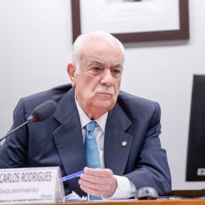 Deputado Antonio Carlos Rodrigues assina cassação de Eduardo Bolsonaro e Alexandre Ramagem