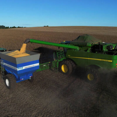 Dólar cai com PIB brasileiro em leve alta e expectativas sobre juros nos EUA