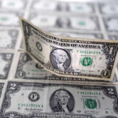 Dólar sobe no Brasil após Bolsonaro apoiar candidatura de Flávio em 2026