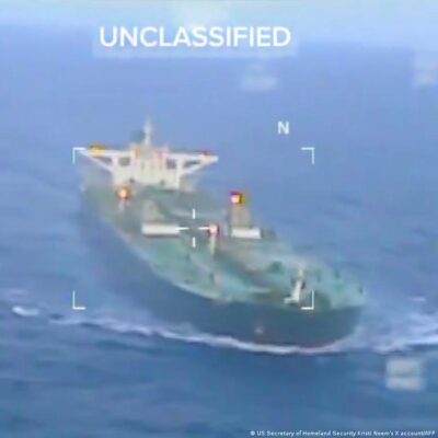 EUA perseguem terceiro petroleiro sob sanções perto da costa da Venezuela