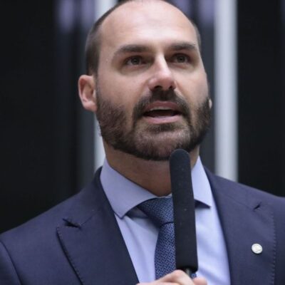 Eduardo Bolsonaro diz que ‘valeu a pena’ após perder mandato de deputado