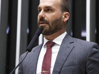 Eduardo Bolsonaro diz que ‘valeu a pena’ ficar nos EUA após cassação