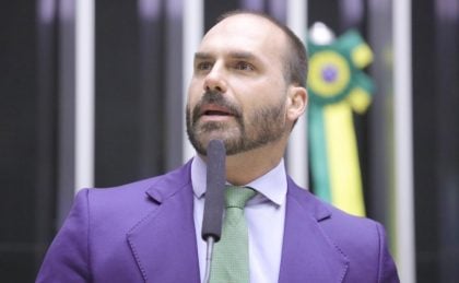 Eduardo Bolsonaro pode concorrer em 2026 mesmo morando nos EUA