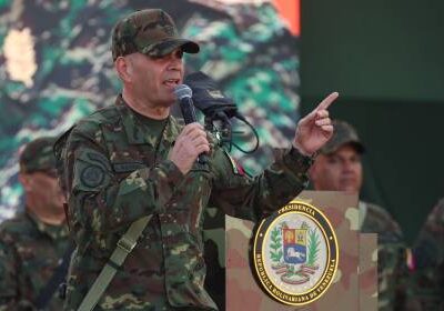 Exército da Venezuela chama Trump de delirante após bloqueio a navios petroleiros