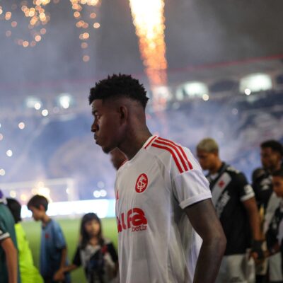 Flamengo avança em negociação para contratar zagueiro Vitão do Inter