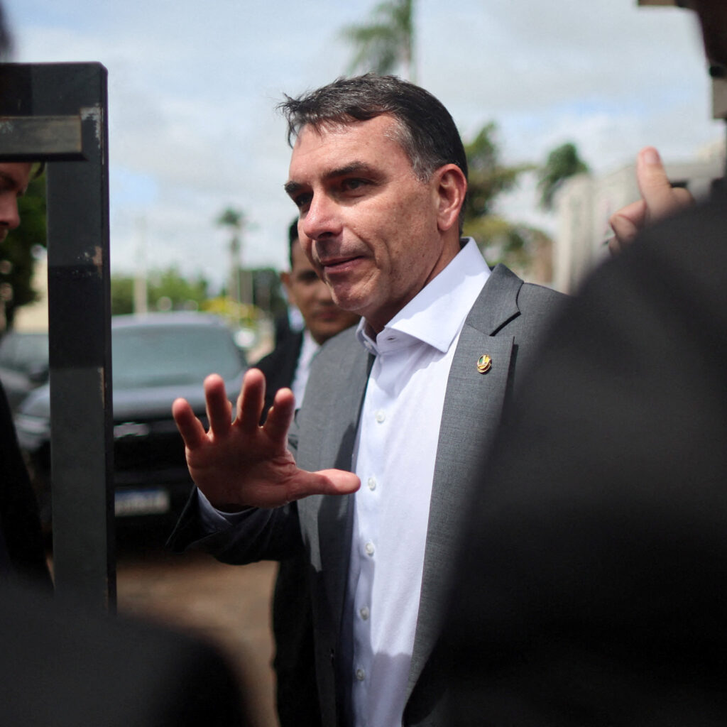 Flávio Bolsonaro defende correção em PL da dosimetria para não beneficiar marginais