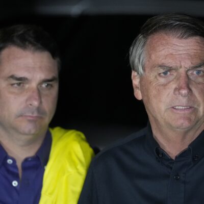 Flávio Bolsonaro diz ter sido escolhido por Jair Bolsonaro para candidatura presidencial em 2026