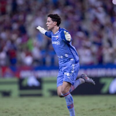 Fortaleza vence Corinthians e sai da zona de rebaixamento no Brasileirão