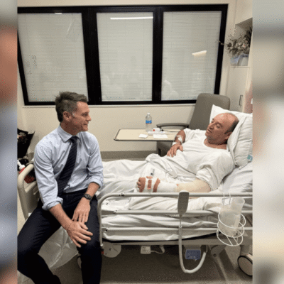 Herói de ataque terrorista em Bondi é hospitalizado com ferimentos