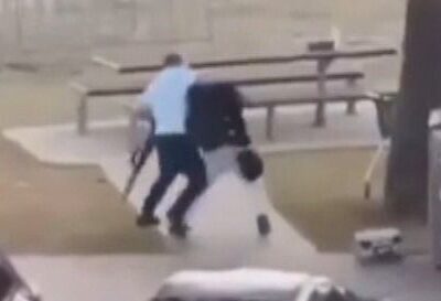 Homem desarma atirador em ataque antissemita em praia de Sydney