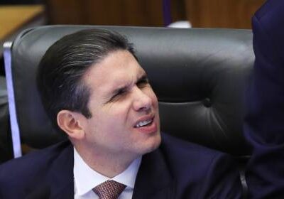 Hugo Motta relaciona decisão de Gilmar Mendes à polarização política no Brasil