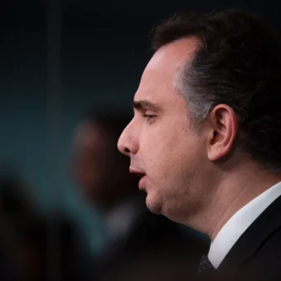 Jorge Messias faz aceno a Rodrigo Pacheco em parecer sobre impeachment no STF