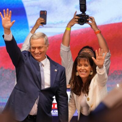 Kast busca aliança de direita com Milei e Trump, dizem analistas