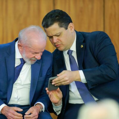 Lula atua para apoiar Messias no STF e pede cautela a ministros sobre Alcolumbre