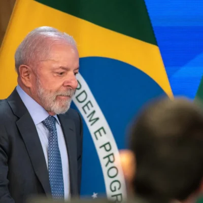 Lula defende taxação de super-ricos e isenção de IR para quem ganha até R$5 mil