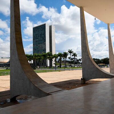 Lula sanciona reajuste do Judiciário com veto a parcelas de 2027 e 2028