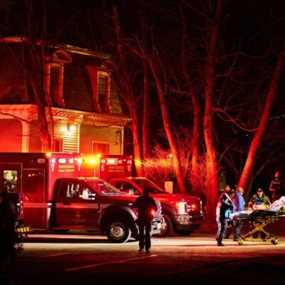 Mais de 400 policiais cercam Universidade Brown após ataque com mortos