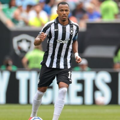 Marlon Freitas vive dia decisivo com oferta de R$ 36 milhões do Palmeiras
