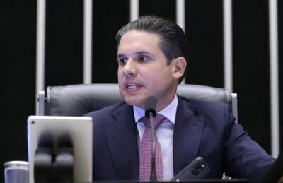 Mesa Diretora da Câmara cassa mandatos de Eduardo Bolsonaro e Alexandre Ramagem