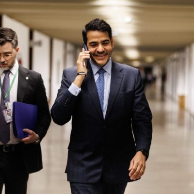 Messias busca apoio de Moro para votação no STF em Senado