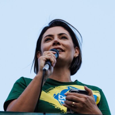 Michelle Bolsonaro critica aliança do PL-CE com Ciro Gomes e diverge dos enteados