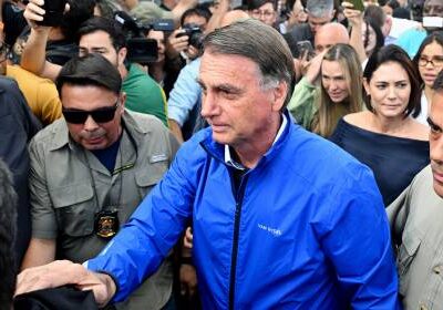 Médicos afirmam que cirurgia de Bolsonaro está sob controle e será repetida