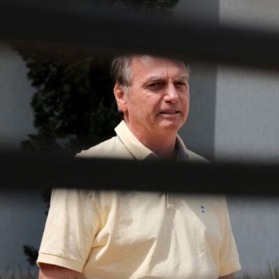 Médicos dizem que Bolsonaro está deprimido e ansioso devido aos soluços