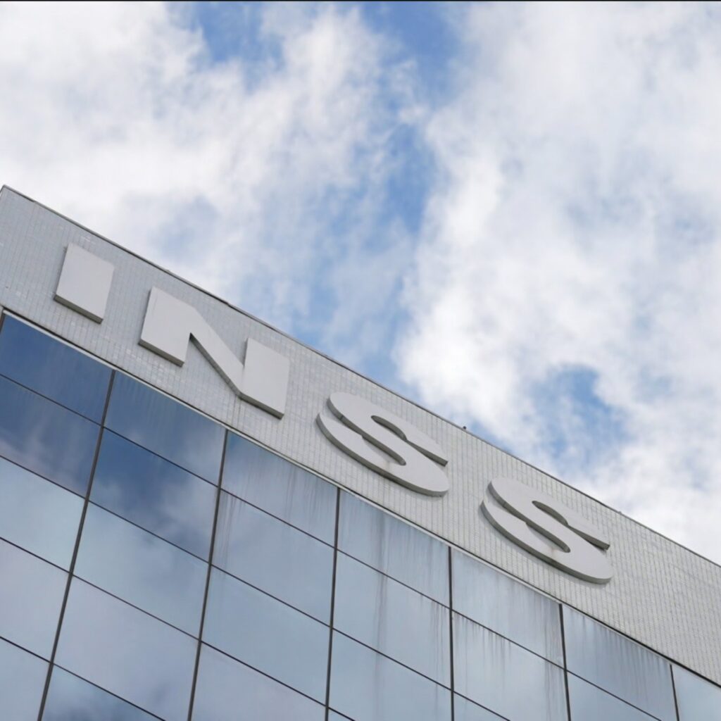 PF prende número 2 do INSS e faz buscas em senator e aliados por fraudes