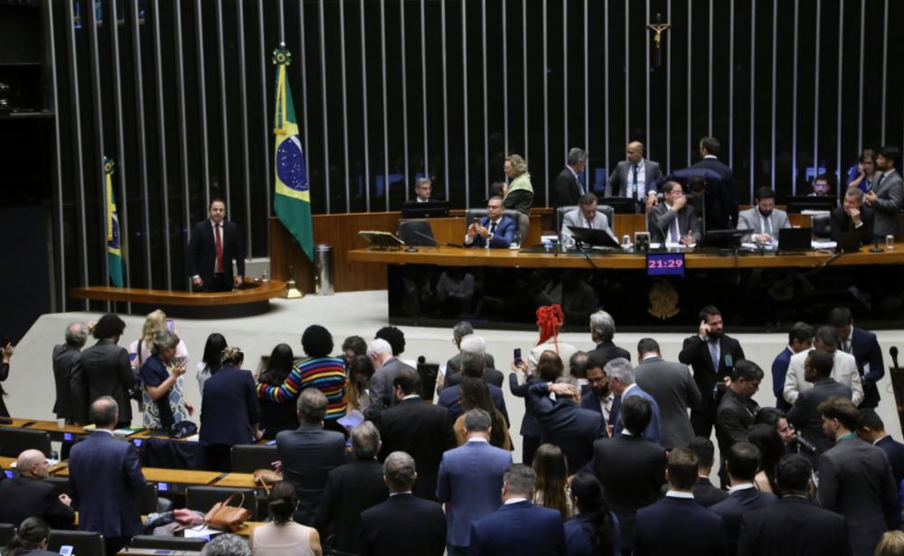 PL busca votos para manter mandatos de Ramagem e deputados envolvidos em motim