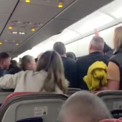 Passageiros evacuam avião da Latam após incêndio em equipamento no Aeroporto de Guarulhos