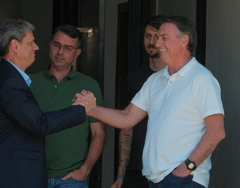 Pesquisa Genial/Quaest destaca Flávio Bolsonaro e favorece Lula e Tarcísio na reeleição