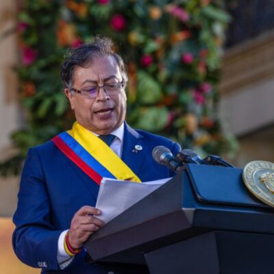 Petro critica vitória de Kast no Chile e recusa diálogo com eleito