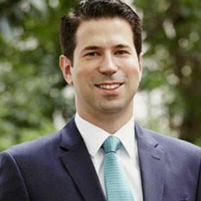 Professor brasileiro perde visto e é preso por disparar arma perto de sinagoga nos EUA