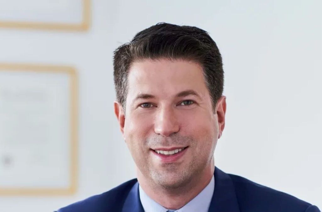 Professor brasileiro é preso nos EUA após disparo com arma de chumbinho perto de sinagoga