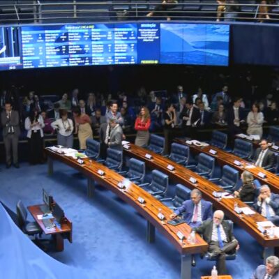 Senado aprova PL que reduz penas de Bolsonaro e outros condenados