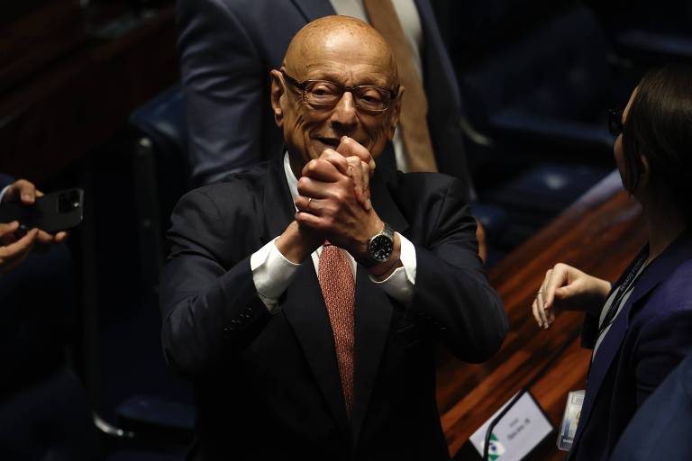 Senado aprova projeto que reduz pena de condenados do 8 de Janeiro, beneficiando Bolsonaro